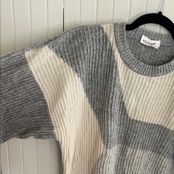 Vintage Elysee Beverly Hills Gray and Cream Crewneck Sweater- made in France. - Picture 4 of 7